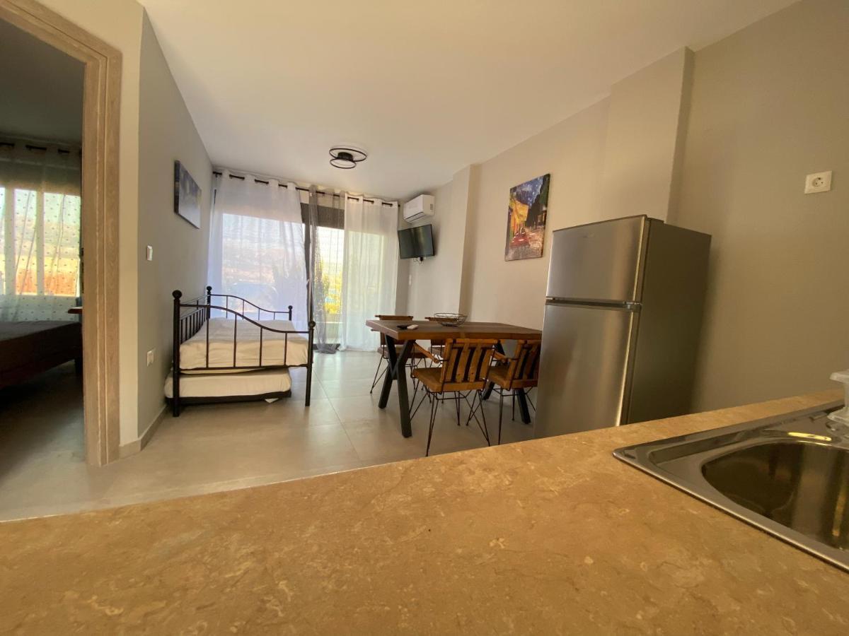 Mirovigli Family Rooms Lepedha Exterior photo